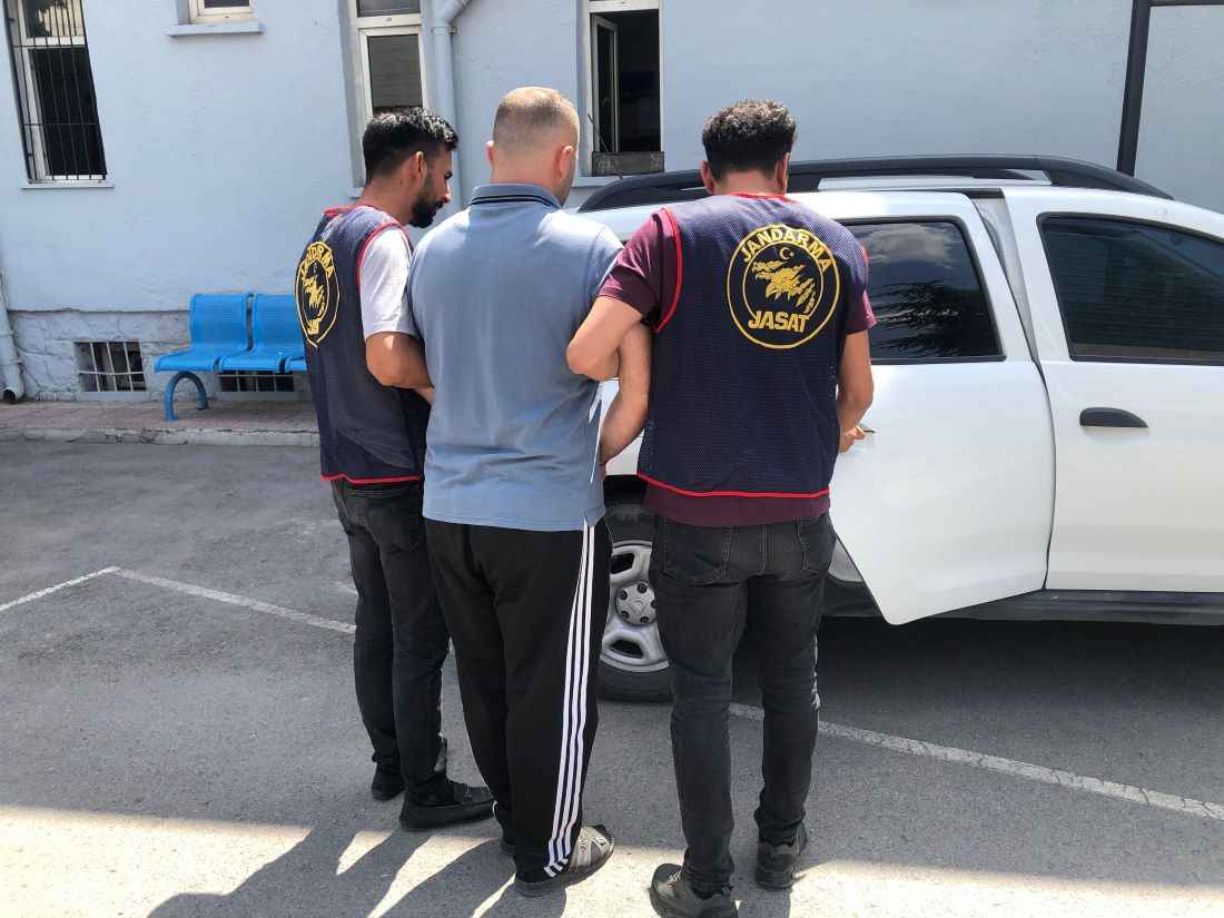 kayseride-44-ayri-suctan-71-yil-2-ay-20-gun-kesinlesmis-hapis-cezasi-ile-aranan-ms-jandarma-ekiplerince-yakalandi