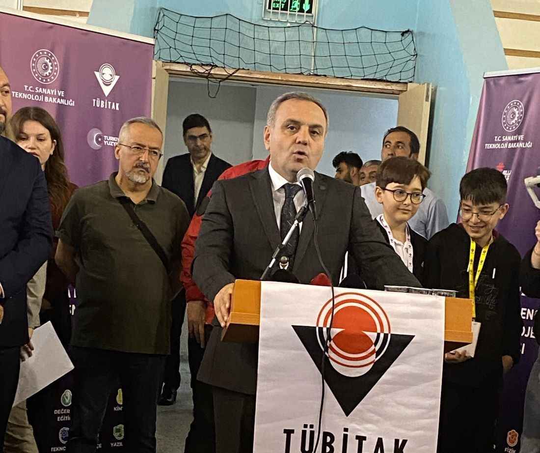 erciyes-universitesinin-ev-sahipligi-yaptigi-bilim-insani-destek-programlari-baskanligi-tarafindan-duzenlenen-18-ortaokul-ogrencileri-arastirma-projeleri-kayseri-bolge-yarismasi-sergi-acilisi-ve-odul-toreni-gerceklestirildi