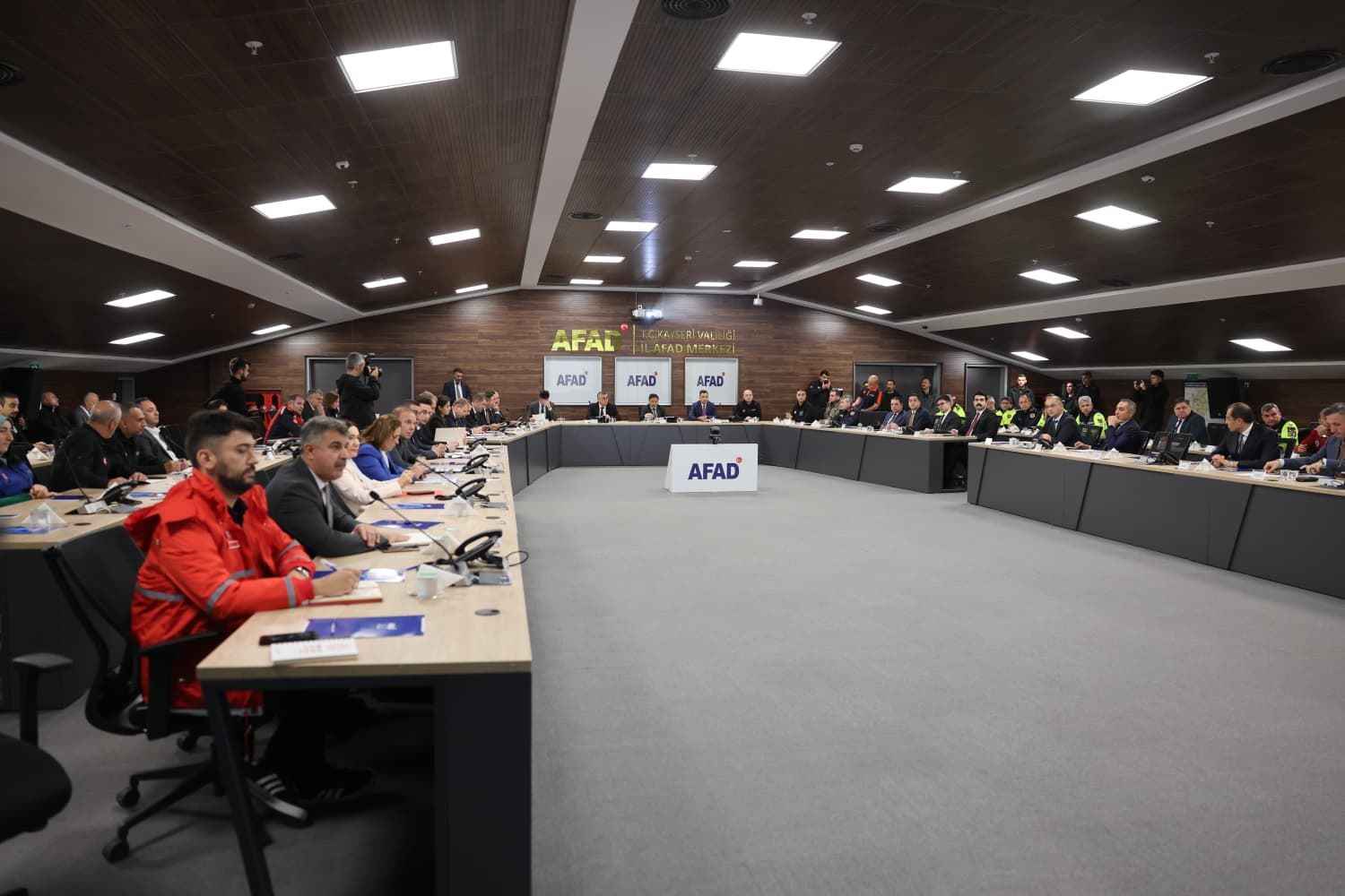 kayseri-sondakika-kis-tedbirleri-koordinasyon-kurulu-toplantisi-kayseri-valisi-gokmen-cicek-baskanliginda-gerceklestirildi