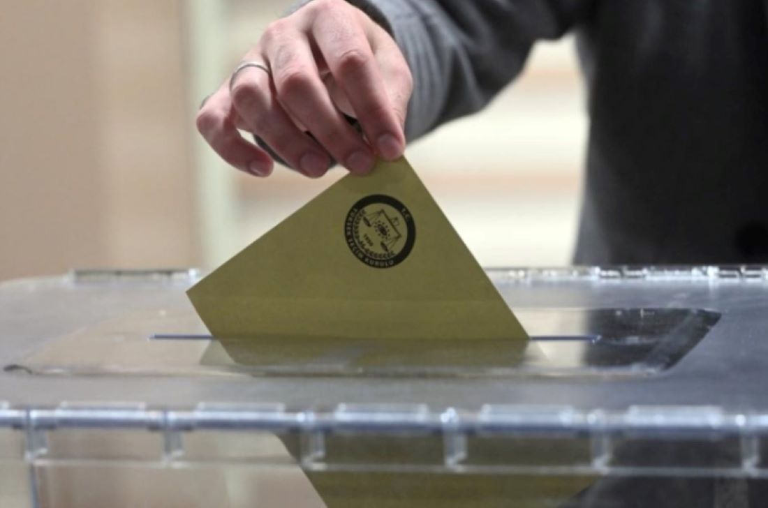 Yüksek Seçim Kurulunun (YSK), seçimlerin yenilenmesine karar verdiği 3 ilçe ve 4 beldeden birisi olan Pınarbaşı ilçesinde oy verme işlemleri başladı.