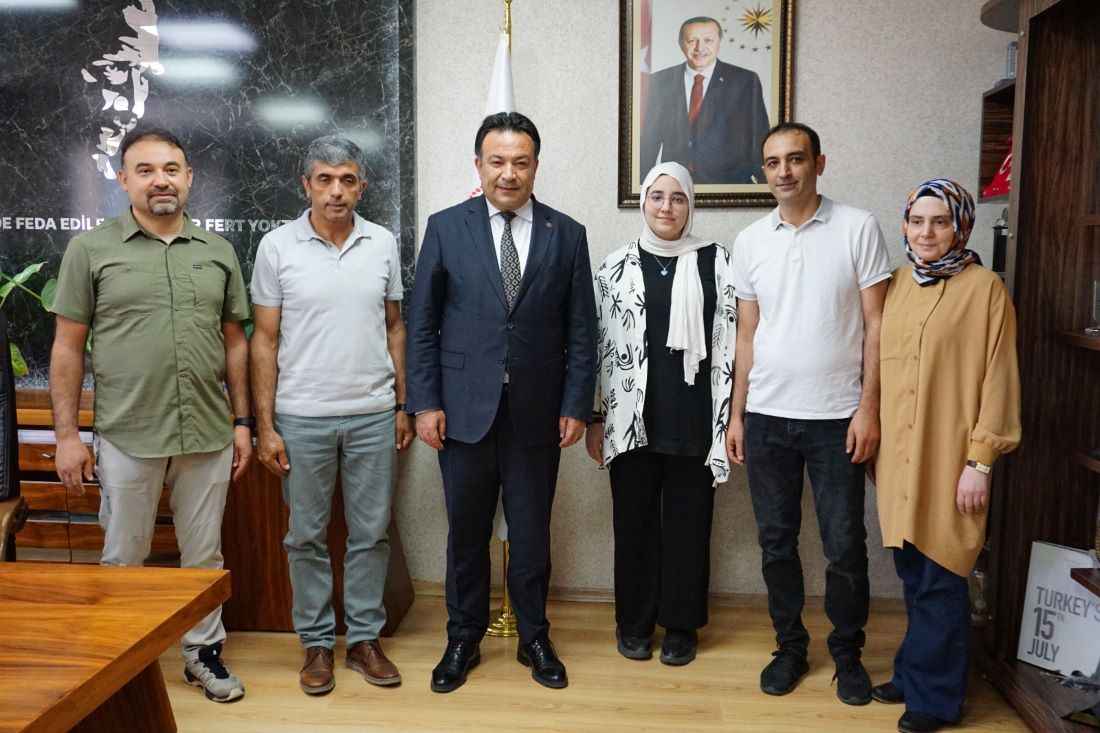 hollanda-ev-sahipliginde-yapilan-4uncu-avrupa-kizlar-bilgisayar-olimpiyatlarina-katilan-osman-ulubas-lisesi-3uncu-sinif-ogrencisi-berguzar-yurum-altin-madalya-kazandi