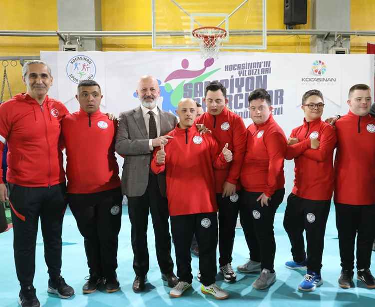 kocasinan-belediyesi-spor-kulubunun-ozel-sporculari-betul-solmaz-ve-osman-sarikaya-turkiye-salon-atletizm-sampiyonasinda-elde-ettikleri-derecelerle-kayseriye-gurur-yasatti