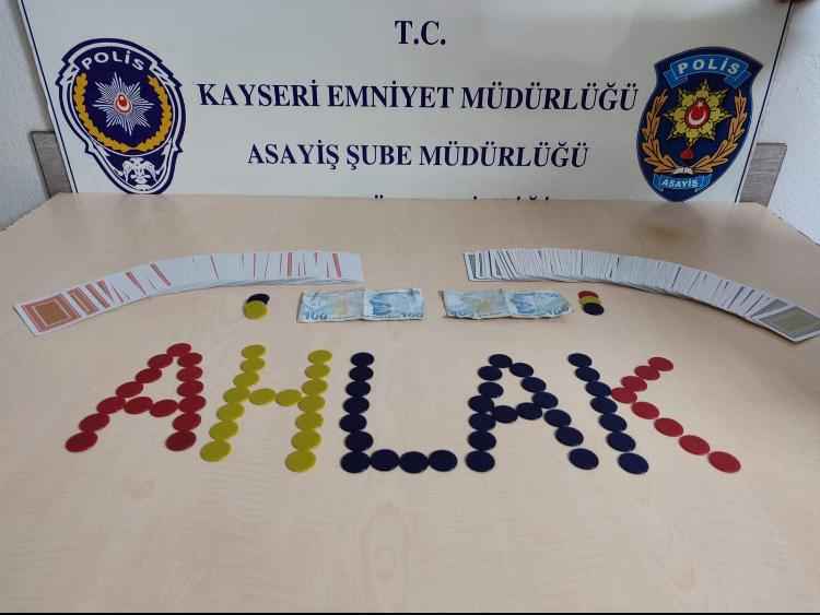 kayseride-polis-ekiplerince-yapilan-calismalar-kapsaminda-kumar-oynandigi-tespit-edilen-4-is-yerine-islem-yapildi