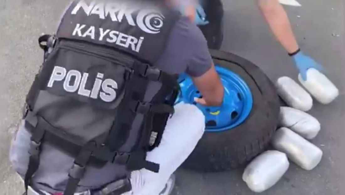 kayseride-polis-ekipleri-tarafindan-baska-ilden-sehre-5-kilogram-uyusturucu-madde-getirmeye-calisan-sahsa-islem-yapildi