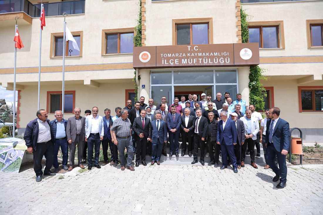 kayseri-buyuksehir-belediye-baskani-dr-memduh-buyukkilic-turkiye-diyanet-vakfi-ve-yavuz-selim-salihler-camii-dernegi-onculugunde-tomarzada-yapilacak-yeni-caminin-temel-atma-torenine-katildi