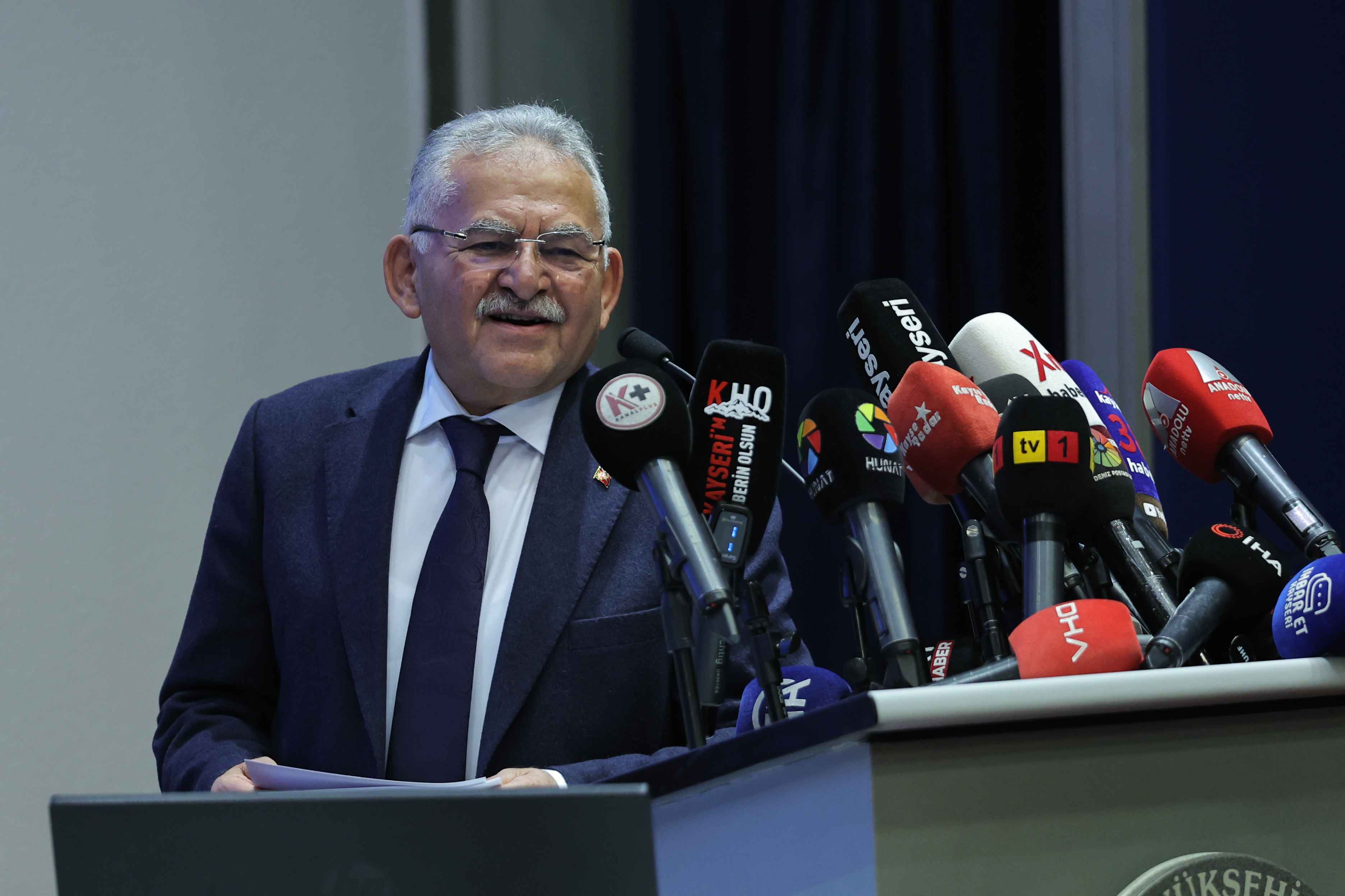 baskan-memduh-buyukkilic-kayserinin-6-bin-yillik-tarihi-kulturel-mirasi-turizm-potansiyeli-ve-guclu-vizyonuyla-turksoy-2027-turk-dunyasi-kultur-baskenti-unvanini-hak-ettigini-vurguladi-tarihe-sahip-cikiyor-zenginligimizi-gelecege-tasiyoruz-diyen-buyukkilic-tum-kayserilileri-surece-destek-olmaya-cagirdi