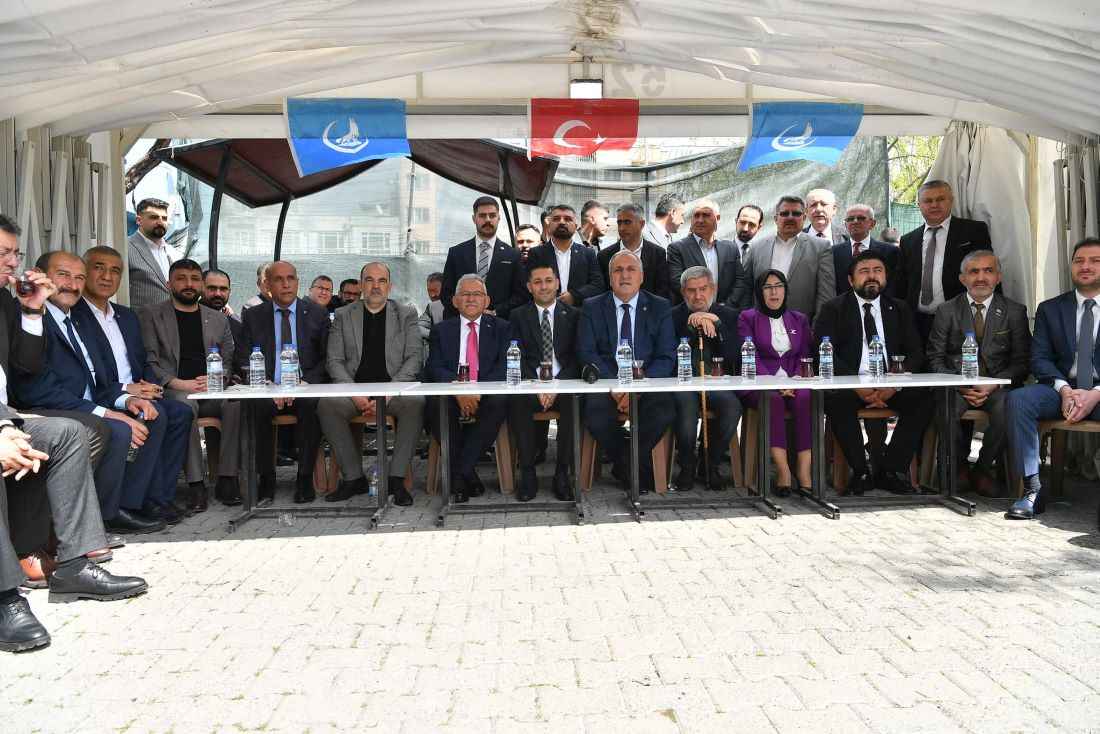 kayseri-buyuksehir-belediye-baskani-dr-memduh-buyukkilic-kayseri-ulku-ocaklari-tarafindan-duzenlenen-bayramlasma-torenine-katildi