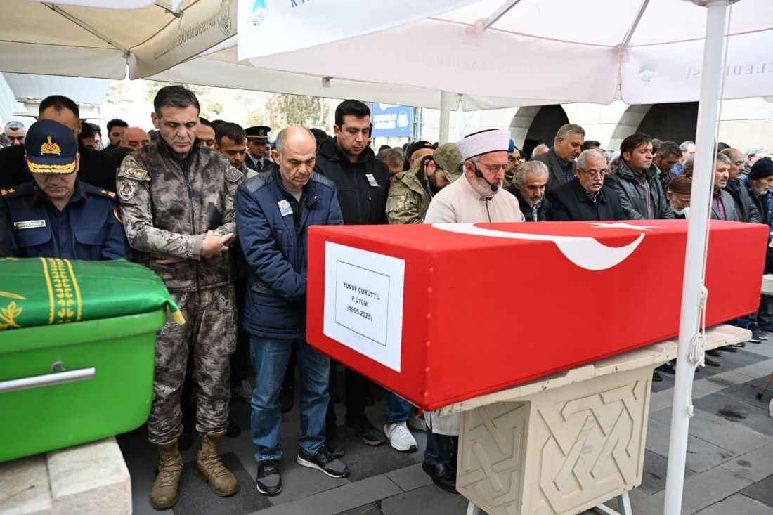 mardinin-nusaybin-ilcesinde-kullandigi-motosikletin-yoldan-cikip-tarlaya-savruldugu-kazada-hayatini-kaybeden-piyade-ustegmen-yusuf-curuttu-28-memleketi-kayseride-topraga-verildi