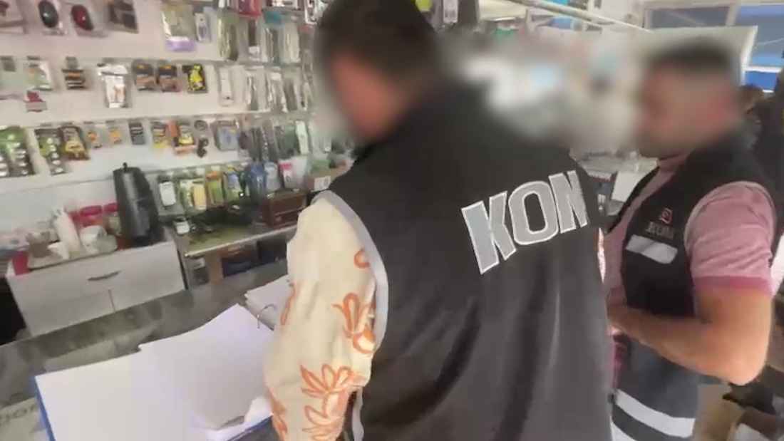 kayseride-polis-ekipleri-tarafindan-17-ekip-ile-gerceklestirilen-narko-kom-uygulamasi-kapsaminda-70-bin-600-dal-makaron-106-kilogram-kacak-tutun-750-adet-tapdk-bandrolu-ele-gecirildi