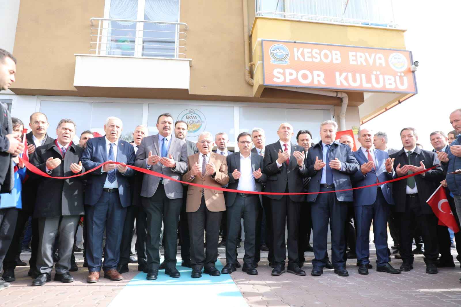 vali-gokmen-cicekin-onculugunde-baslatilan-erva-projesi-kapsaminda-kayseri-esnaf-ve-sanatkrlar-odalari-birligi-tarafindan-melikgazi-ilcesi-ildem-cumhuriyet-mahallesinde-yaptirilan-kesob-erva-spor-kulubu-nun-acilisi-yapildi