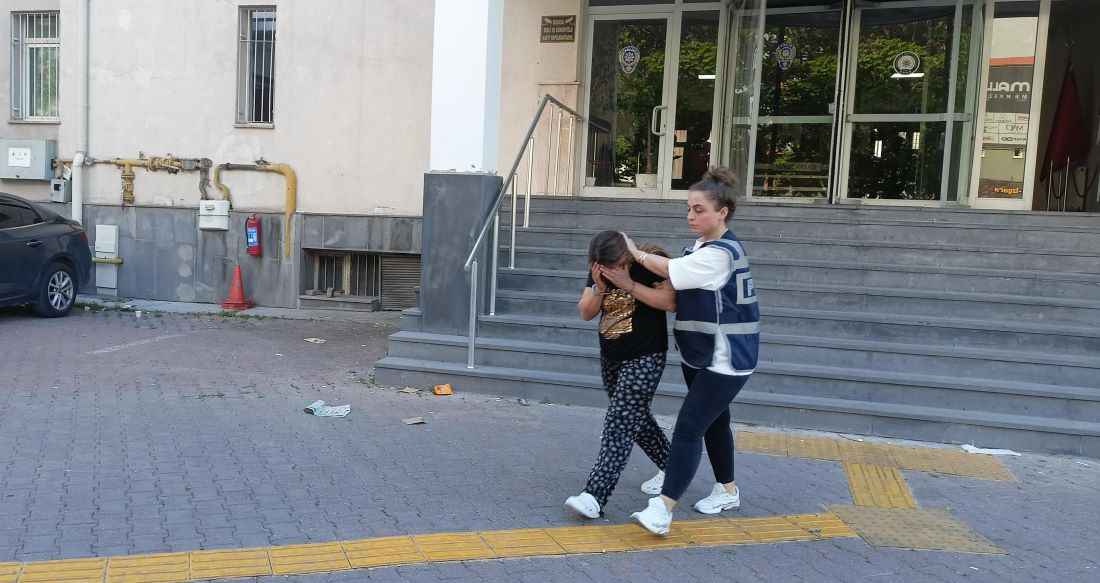 kayseride-polis-ekiplerince-hakkinda-hirsizlik-sucundan-kesinlesmis-hapis-cezasi-bulunan-bir-sahis-yakalanarak-tutuklandi