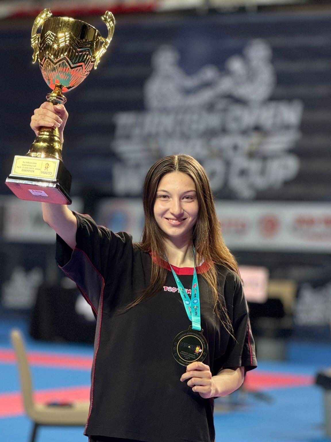 antalyada-43-ulkeden-yaklasik-3-bin-sporcunun-katilimiyla-duzenlenen-kick-boks-dunya-kupasina-kayserili-sporcular-damga-vurdu