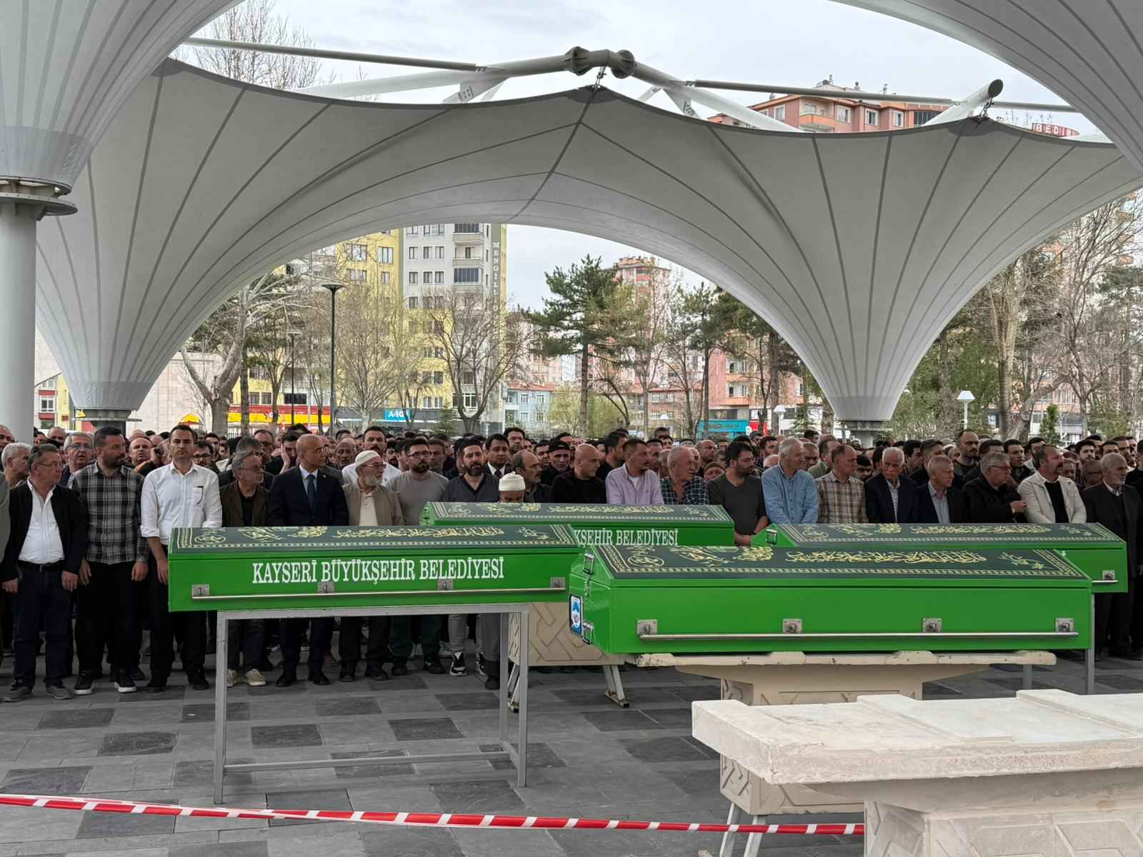 balikesirde-bir-tekel-bayisine-duzenlenen-saldirida-yandaki-dukkanda-yemek-yerken-maganda-kursunlarina-hedef-olan-hukukcu-semih-kacmaz-memleketi-kayseride-gozyaslariyla-son-yolculuguna-ugurlandi