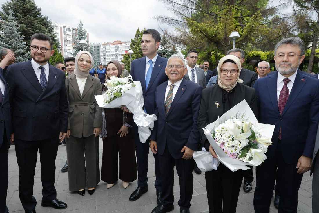 cevre-sehircilik-ve-iklim-degisikligi-bakani-murat-kurum-ile-tarim-ve-orman-bakani-ibrahim-yumakli-kayseri-programlari-kapsaminda-buyuksehir-belediye-baskani-memduh-buyukkilici-ziyaret-etti-gorusmede-kentte-devam-eden-yatirimlar-ve-projeler-ele-alindi
