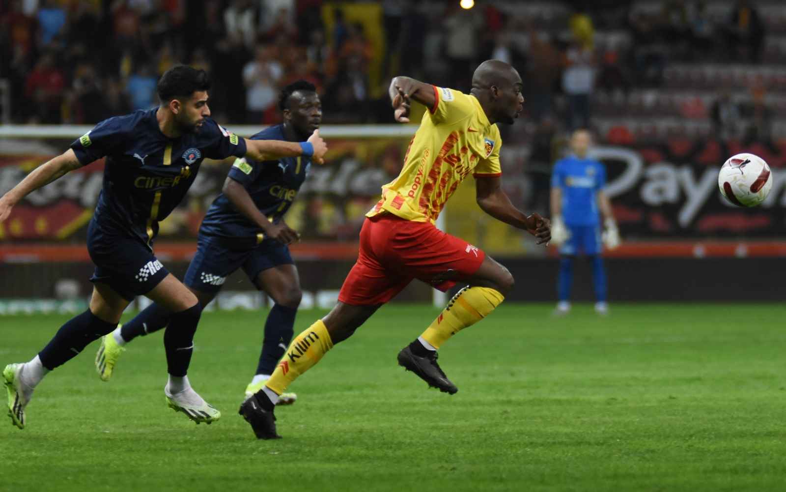 kayserispor-super-ligin-31inci-haftasinda-konuk-ettigi-kasimpasaya-2-0lik-skorla-maglup-oldu