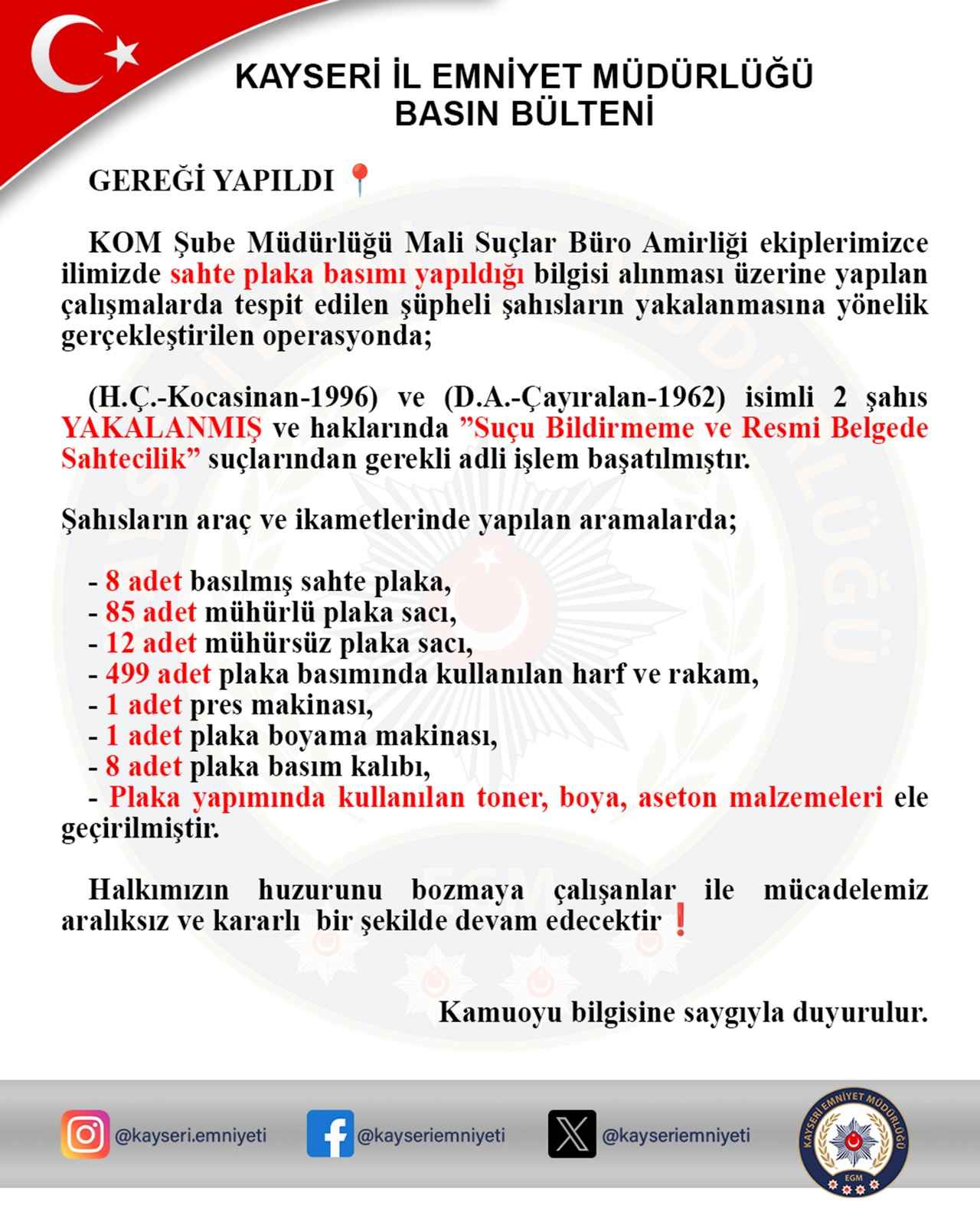 belirlenen-adreslere-es-zamanli-operasyon-duzenleyen-kom-ekipleri-sahte-plaka-basimi-yapan-iki-supheliyi-sucustu-yakaladi-operasyonda-8-sahte-plaka-yuzlerce-plaka-saci-pres-makinesi-ve-plaka-uretiminde-kullanilan-cok-sayida-malzeme-ele-gecirildi