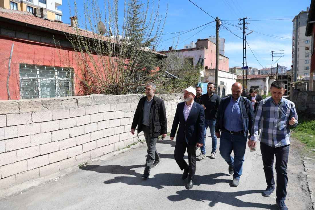 kocasinan-belediye-baskani-ahmet-colakbayrakdar-ugurevler-mahallesindeki-kentsel-donusum-calismalarinin-devam-ettigini-acikladi