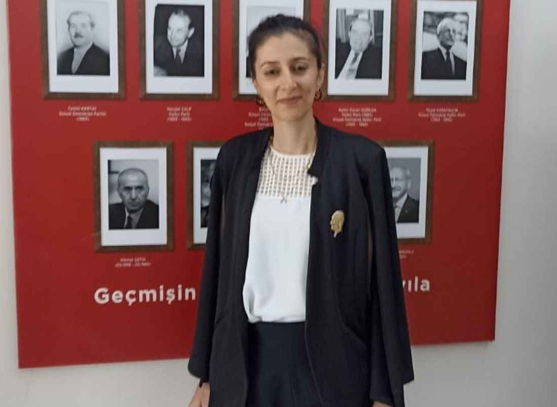 cumhuriyet-halk-partisi-chp-melikgazi-ilce-teskilatinda-kadin-kollari-baskanligi-icin-heyecan-dorukta-kayseri-melikgazi-chp-kadin-kollari-baskanligi-seciminde-iki-guclu-aday-yarisiyor-kadriye-hamurkaroglu-ve-ipek-ural