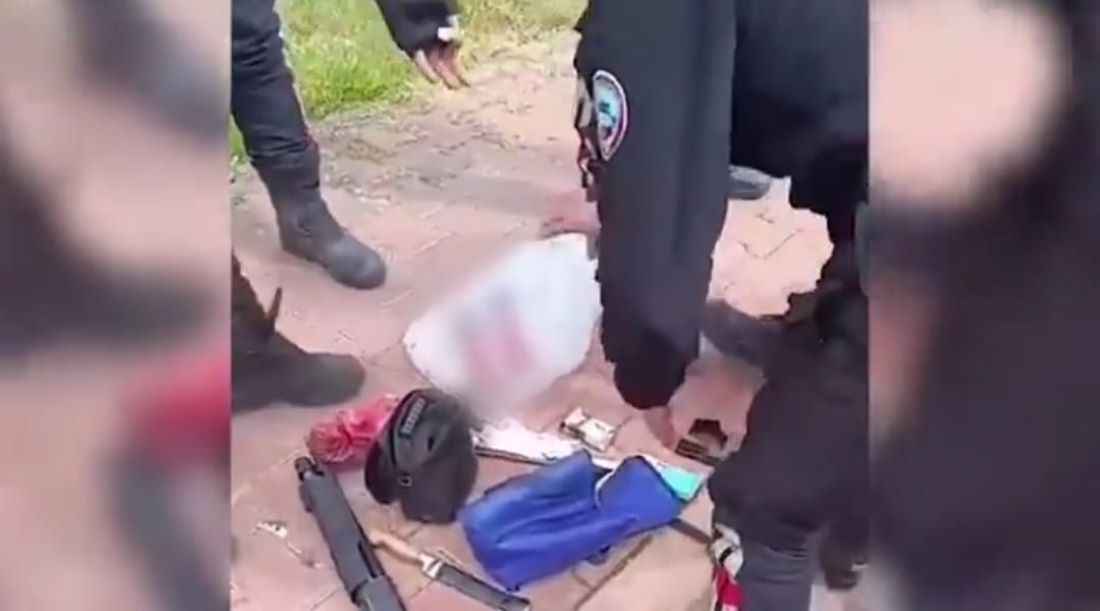 kayseride-polis-ekiplerince-sabah-saatlerinde-yapilan-denetimlerde-supheli-aracin-icerisinde-bircok-uyusturucu-madde-ve-silah-ele-gecirildi