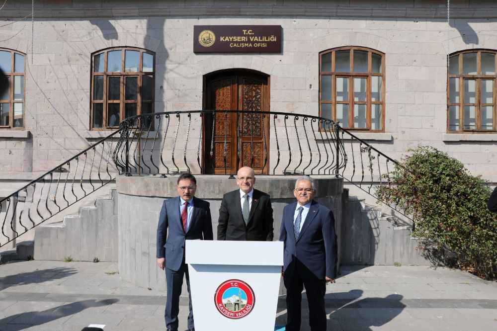 bir-dizi-ziyaret-ve-baglantilarda-bulunmak-maksadiyla-kayseriye-gelen-hazine-ve-maliye-bakani-mehmet-simsek-valilik-ziyaretinde-bulundu