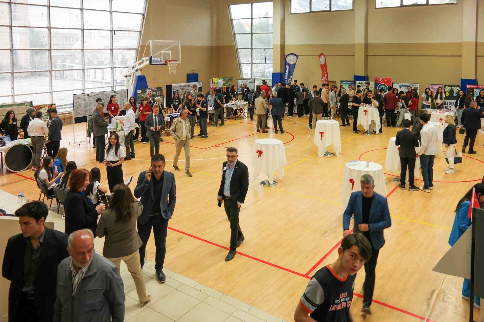 kayseri-il-milli-egitim-mudurlugu-koordinasyonunda-kayseri-fen-lisesi-ev-sahipliginde-liselerde-bilim-uygulamalari-etkinlikleri-duzenlendi
