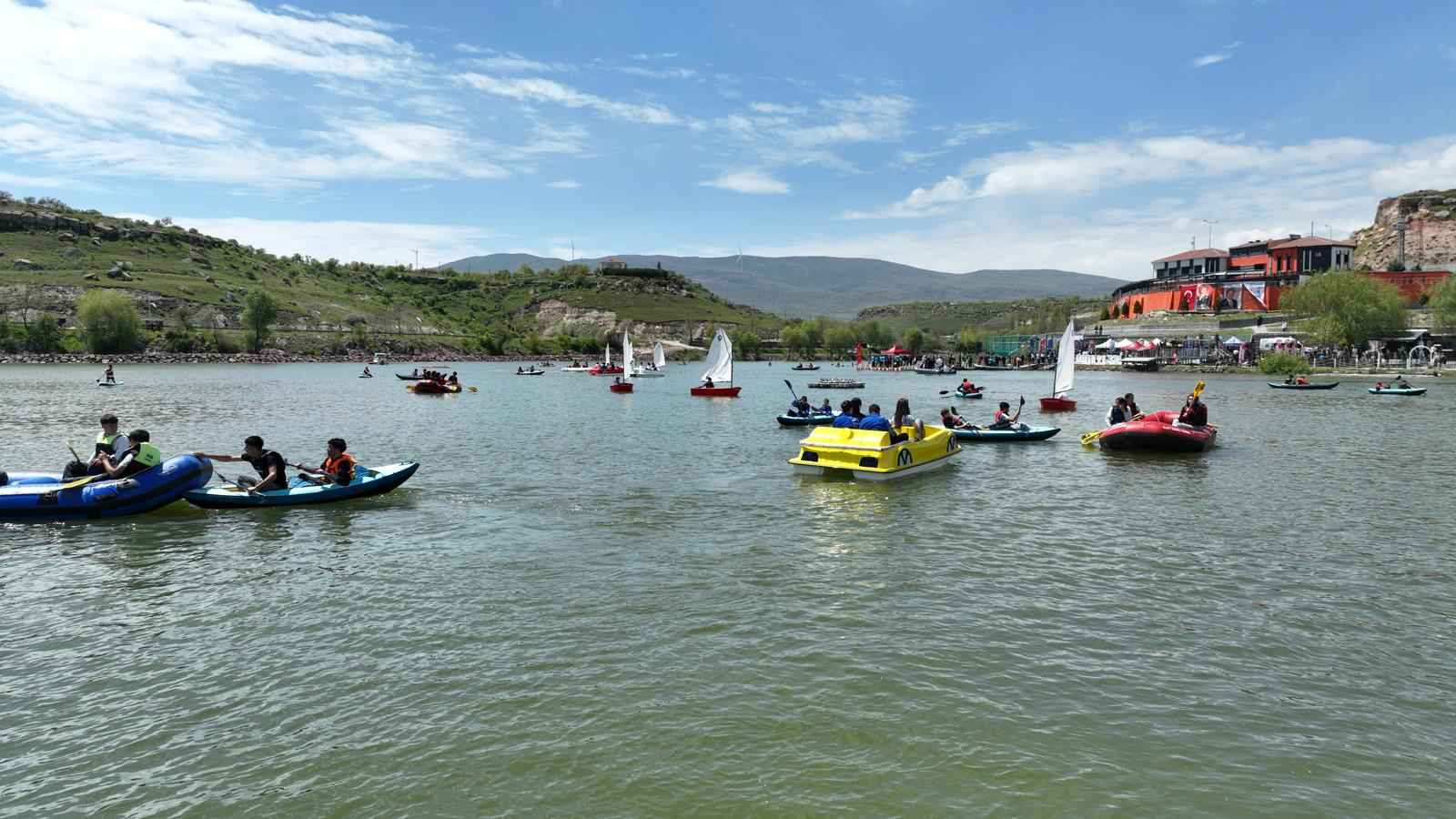 incesu-belediyesi-tarafindan-yapimi-tamamlanan-incesu-marina-su-sporlari-merkezi-duzenlenen-torenle-hizmete-acildi