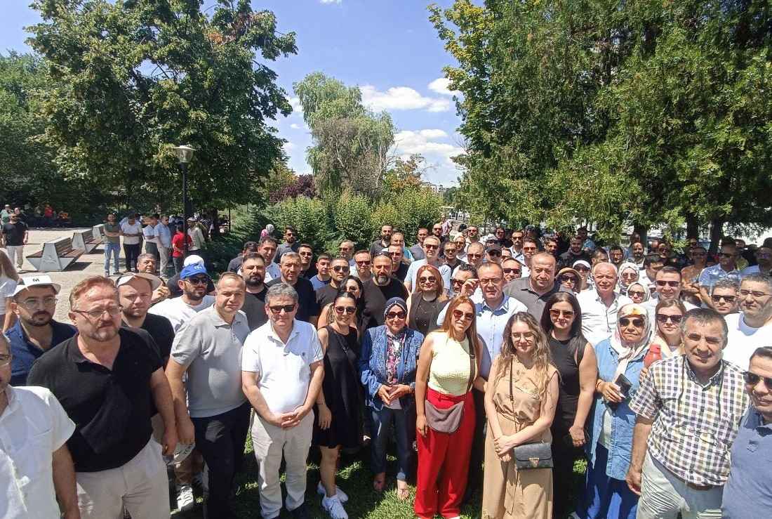 turkiyenin-81-ilinden-ankaraya-gelen-binlerce-serbest-muhasebeci-mali-musavirler-turmobun-duzenlemis-oldugu-mitingde-bir-araya-geldi-ve-taleplerini-dile-getirdi