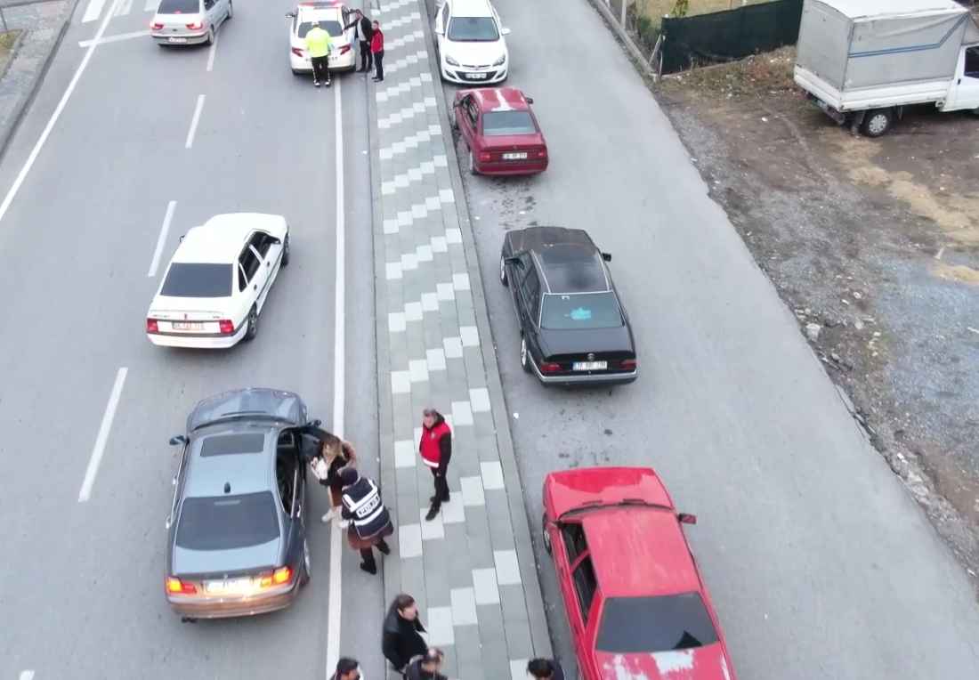 kayseride-polis-ekiplerince-il-merkezi-ve-dis-ilcelerde-gerceklestirilen-asayis-uygulamasinda-65-ekip-ve-277-personelin-katilimiyla-3-bin-33-sahis-ve-bin-9-oto-sorgulandi
