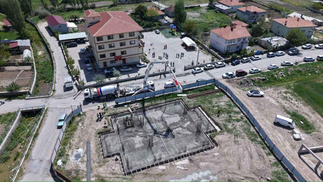 kayseri-buyuksehir-belediye-baskani-dr-memduh-buyukkilic-turkiye-diyanet-vakfi-ve-yavuz-selim-salihler-camii-dernegi-onculugunde-tomarzada-yapilacak-yeni-caminin-temel-atma-torenine-katildi