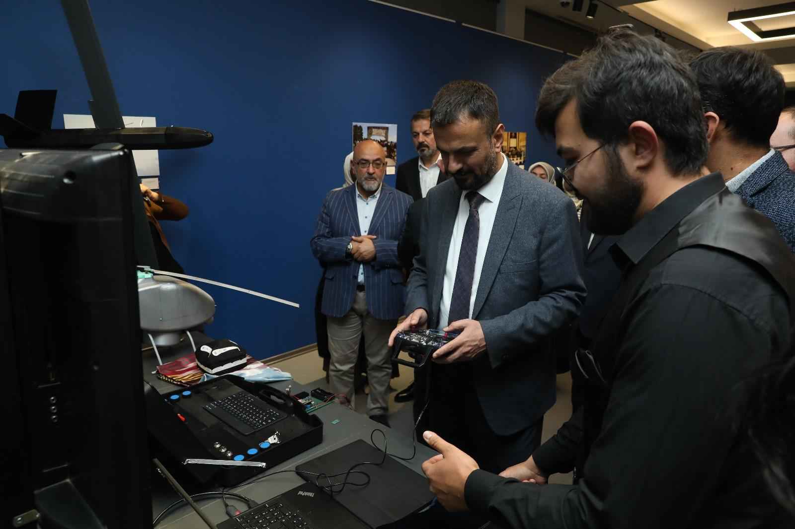 kayseri-sondakika-kayseri-buyuksehir-belediyesi-medeniyetin-burclari-dernegi-ve-yurtdisi-turkler-ve-akraba-topluluklar-baskanligi-is-birliginde-duzenlenen-bi-dunya-sanat-adli-karma-sergi-buyuk-sehir-sanat-galerisinde-sanatseverlerle-bulustu