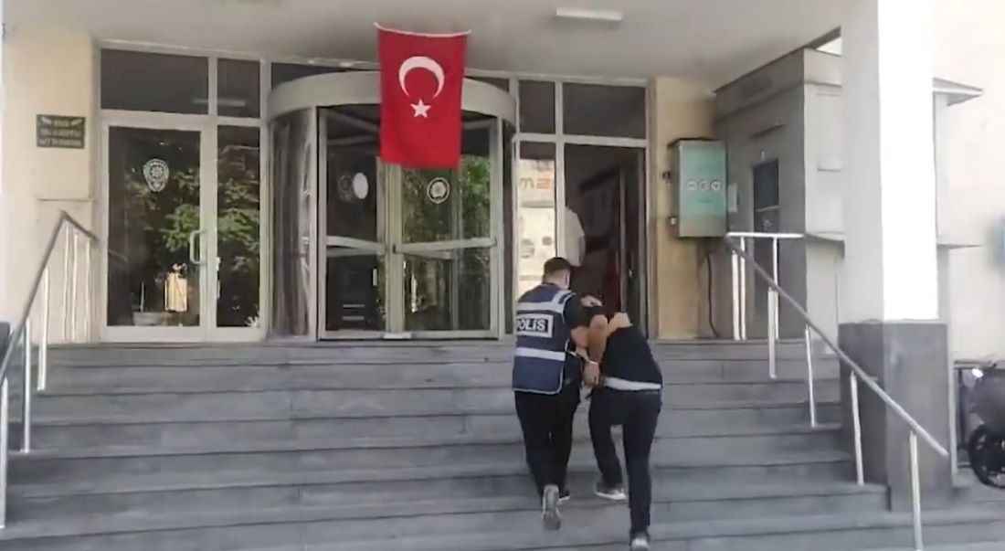 kayseride-polis-ekipleri-tarafindan-cesitli-suclardan-aranan-ve-hakkinda-kesinlesmis-hapis-cezasi-bulunana-sahis-yakalandi