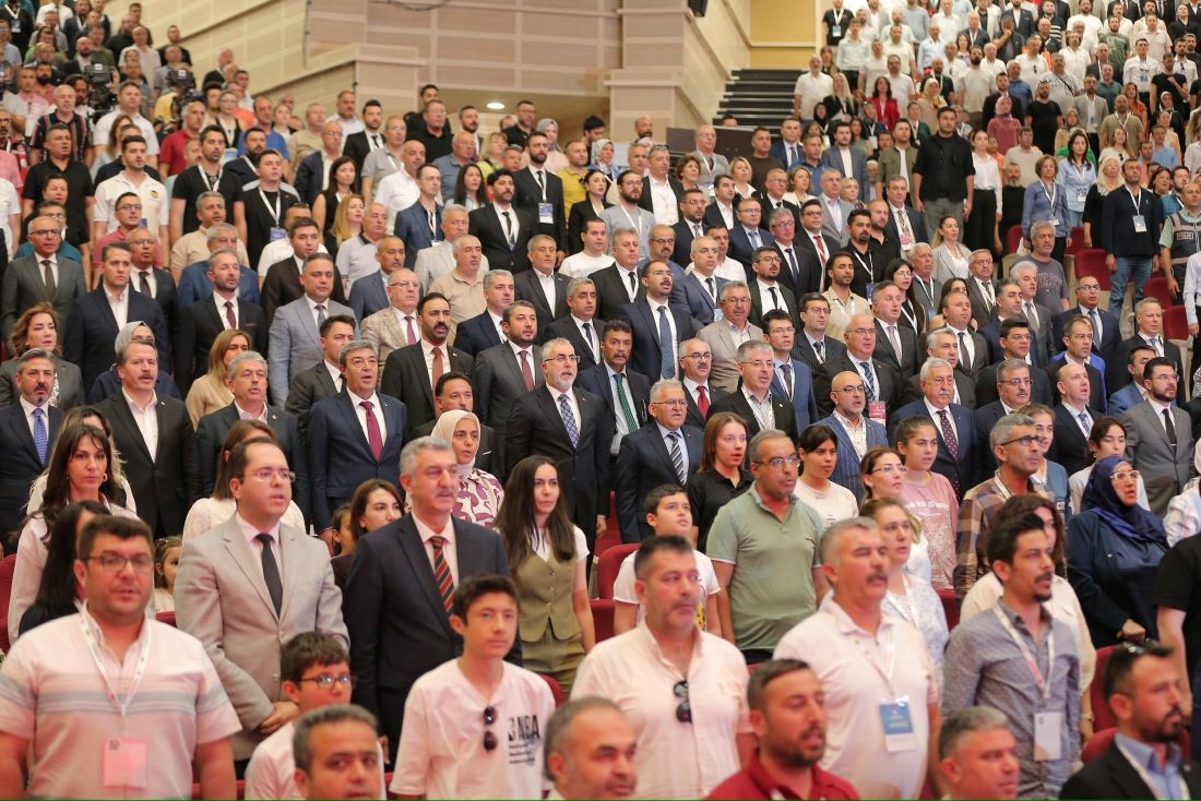 Çalışma ve Sosyal Güvenlik Bakanı Prof. Dr. Vedat Işıkhan, Kayseri’de düzenlenen “İş’te Güvenli Gelecek” İş Sağlığı ve Güvenliği Fuarı Açılış Töreni’ne katıldı.