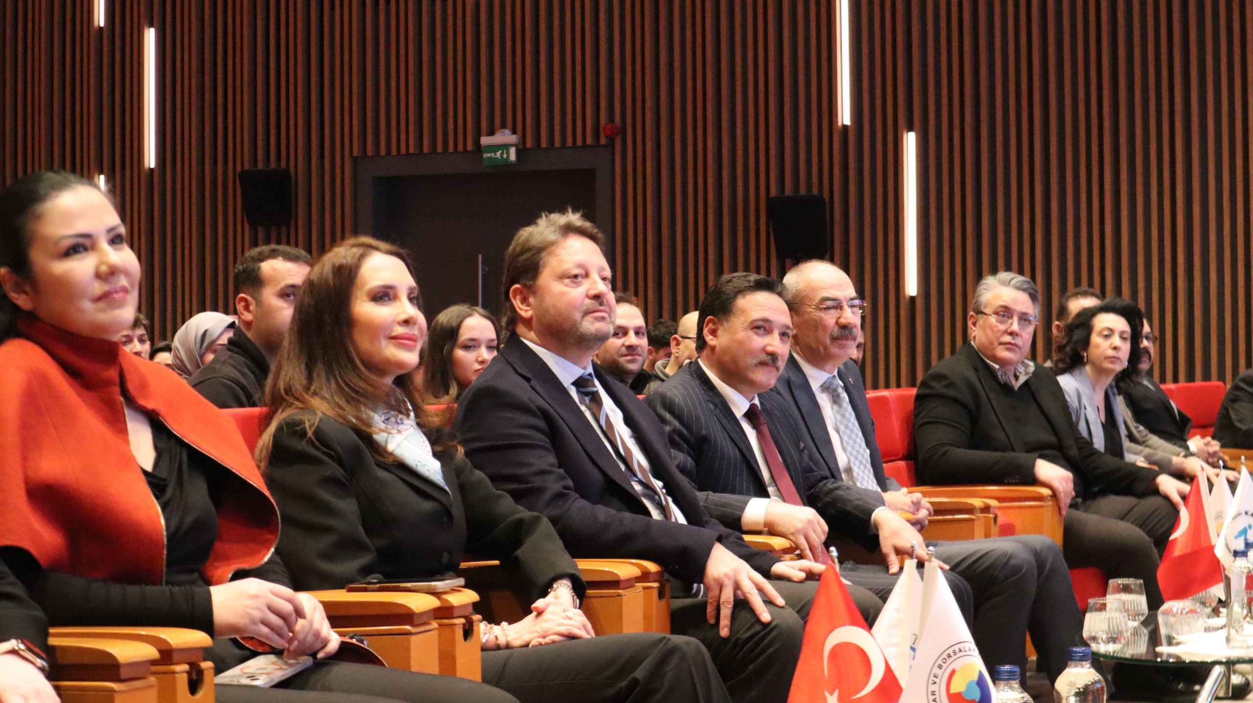 kayseri-ticaret-odasinda-duzenlenen-kulturel-miras-projesi-e-ticaret-egitimleri-programinda-konusan-gokmen-cicek-e-ticaretin-onemine-dikkat-cekti