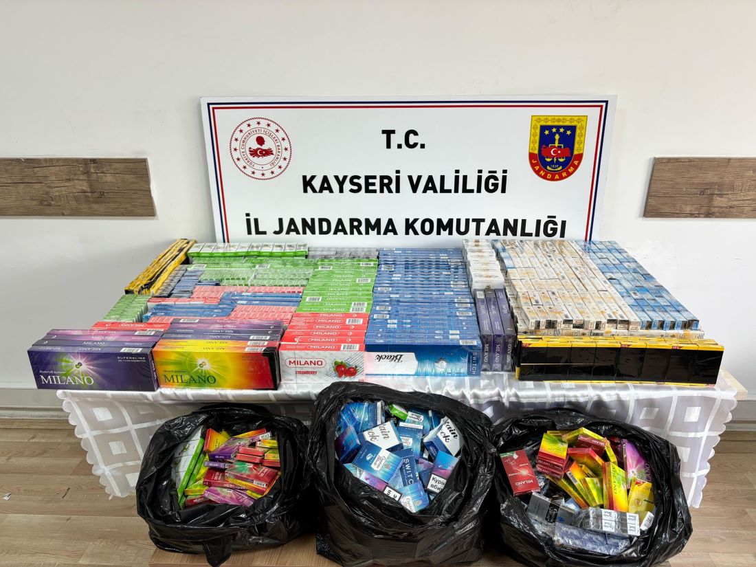 Kayseri’nin Kocasinan ilçesinde jandarma ekipleri tarafından düzenlenen operasyonda 3 bin paket kaçak sigara ele geçirildi.
