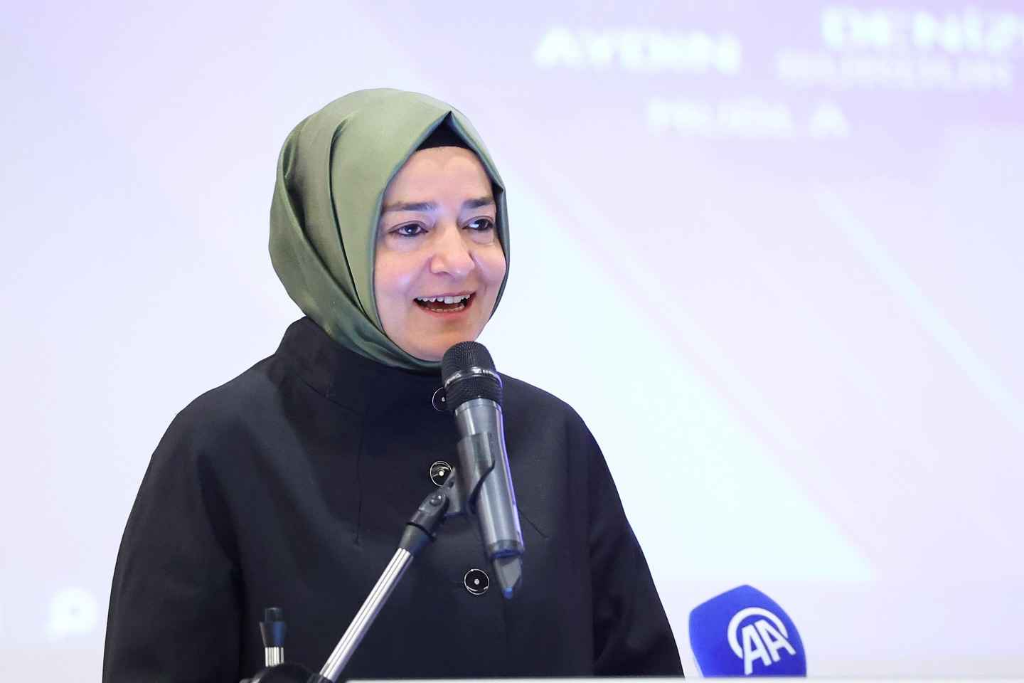 ak-parti-sosyal-politikalar-baskanliginin-ic-anadolu-bolge-toplantisina-katilan-buyuksehir-belediye-baskani-dr-memduh-buyukkilic-sosyal-belediyecilikteki-basarili-hizmetleriyle-takdir-topladi