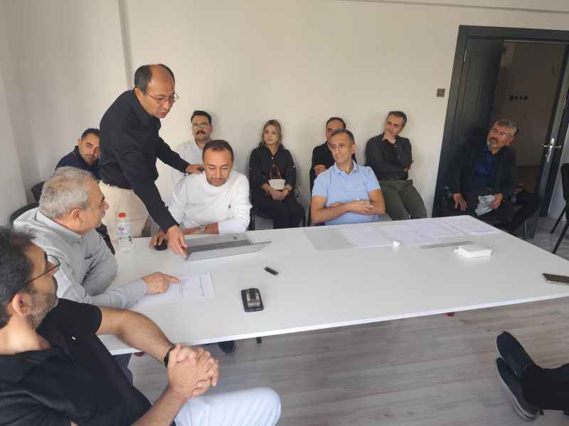 kayseride-yasayan-nevsehirliler-tarafindan-kurulan-nevsehirli-kayseride-yasayan-burokrat-ve-isadamlari-dernegi-nevkayder-genel-kurul-toplantisini-buyuk-bir-katilimla-gerceklestirdi