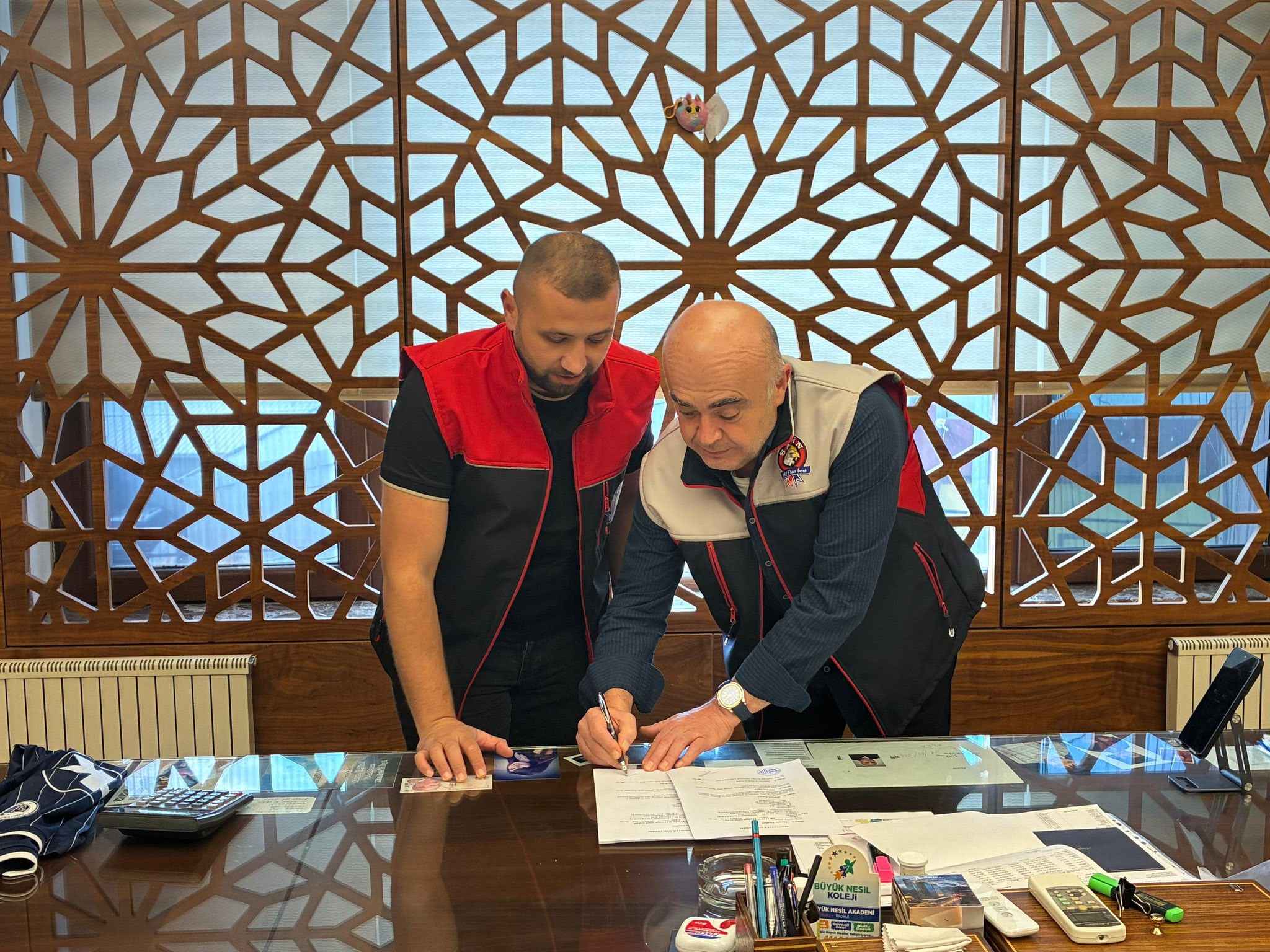 3-lig-ekibi-erciyes-38-fk-kayserinin-koklu-markalarindan-sahin-sucuklari-ile-sponsorluk-anlasmasi-imzaladi-anlasmayla-kayserinin-iki-onemli-markasi-is-birliginde-bulustu