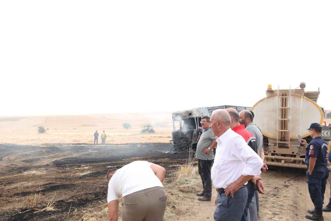 bunyan-ilcesi-sallik-mevkiinde-nedeni-belirlenemeyen-yanginda-bir-tir-kule-dondu-belediye-ve-itfaiye-ekipleri-alevleri-kisa-surede-kontrol-altina-aldi-baskan-selahattin-metin-gecmis-olsun-mesaji-yayimladi