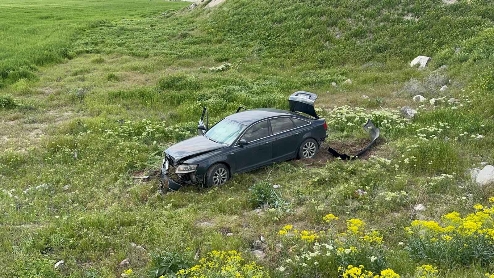 kayseride-polisin-dur-ihtarina-uymayarak-kacan-ehliyetsiz-surucu-yaklasik-yarim-saat-suren-kovalamacanin-ardindan-otomobiliyle-sarampole-yuvarlaninca-yakalandi