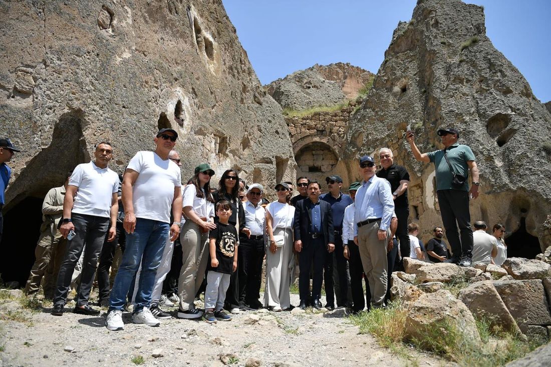 Kayseri’nin saklı cennetlerinden Soğanlı Vadisi, protokol üyelerini ve vatandaşları bir araya getirdi. 