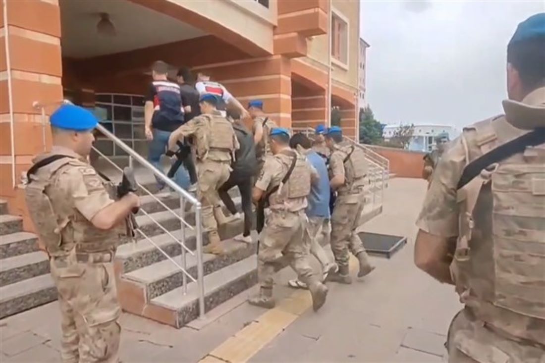 Kayseri dahil 18 ilde DEAŞ’a yönelik düzenlenen jandarma operasyonlarında 39 şüpheli gözaltına alındı.