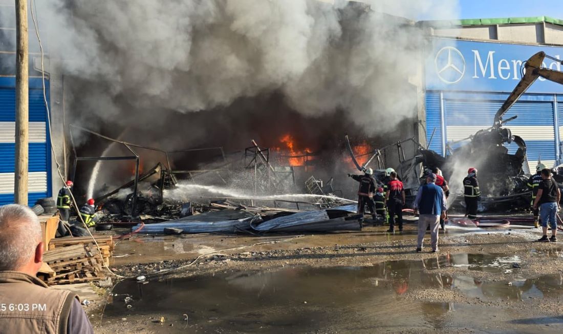 Şanlıurfa Büyükşehir Belediyesi yetkilileri, yangının çıkış nedeniyle ilgili soruşturmanın başlatıldığını açıkladı.