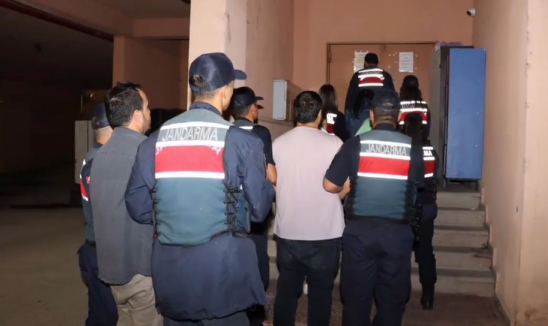 İçişleri Bakanı Ali Yerlikaya duyurdu: Jandarma ekipleri 30 ilde FETÖ'ye darbe indirdi. 156 Gözaltı