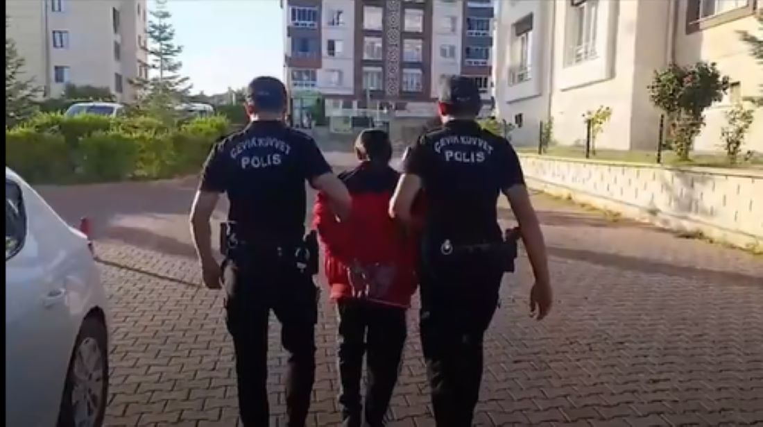 Kayseri’de düzenlenen geniş çaplı operasyonda, farklı suçlardan toplam 67 yıl 6 ay kesinleşmiş hapis cezası bulunan 24 firari şahıs yakalandı.