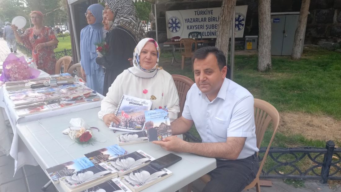 Kayserili gurbetçi yazar Fatma Aydın, şiir kitabının gelirini 5 yıldır şehit ailelerine bağışlıyor.