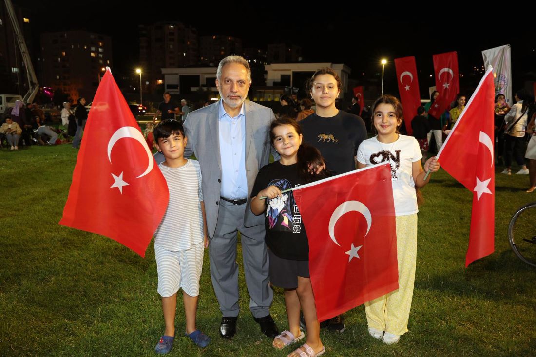 Talas Belediyesi’nin düzenlediği “Malazgirt’ten Dumlupınar’a Zafer Haftası Etkinlikleri”, milli mücadele ruhunu yaşatan Türkülerle Milli Mücadele Konseriyle sona erdi.