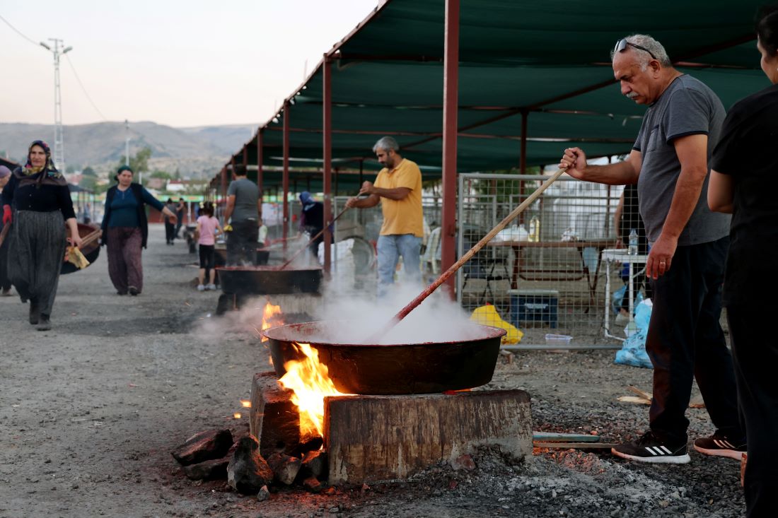 The traditional “Winter Preparation Days” organized by Talas Municipality will be held between September 1-7 at the old stadium in Reşadiye. Citizens will be able to prepare tomato paste, pickles, and canned food with the facilities provided by the munici