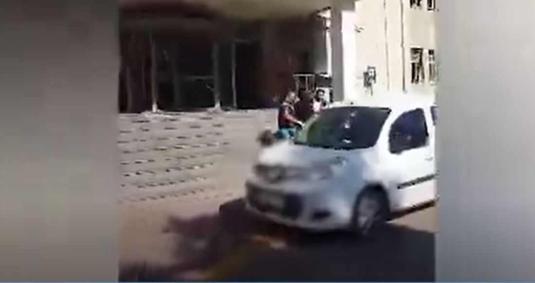 Kayseri’nin Talas ilçesinde 1 Eylül’de yaşanan bıçaklı cinayet, polis operasyonuyla çözüldü. 1971 doğumlu B.U., saklandığı adreste suç aleti bıçakla birlikte yakalandı