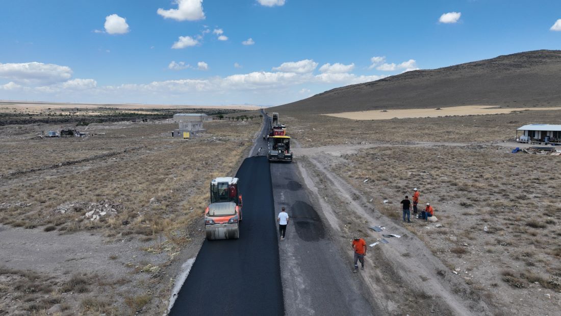 Kayseri Büyükşehir Belediyesi, İncesu Marina ve çevresindeki yolları asfaltlayarak ulaşımı daha konforlu ve güvenli hale getiriyor