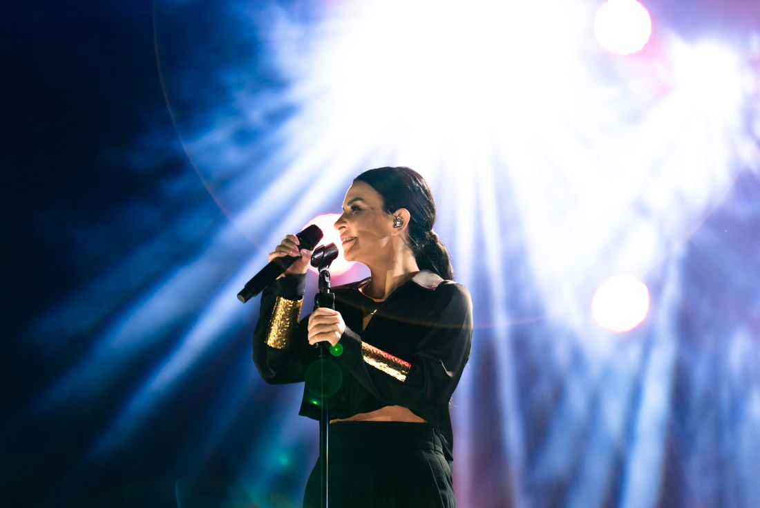 Kayseri Kültür Yolu Festivali’nin altıncı gününde sahne alan Fatma Turgut, sahnedeki enerjisi ve güçlü yorumuyla Kayserileri mest etti. 